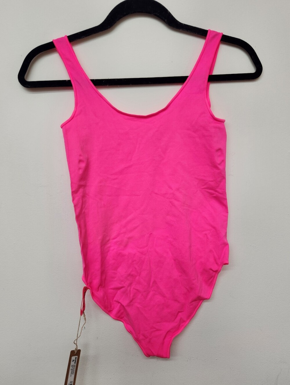 SKIMS Essential Bundle: Pink Bodysuit & Cream Shapewear Shorts S/M - Picture 3 of 14